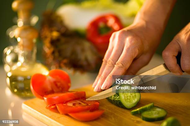 De Cozinhar - Fotografias de stock e mais imagens de Adulto - Adulto, Alimentação Saudável, Chefe de Cozinha