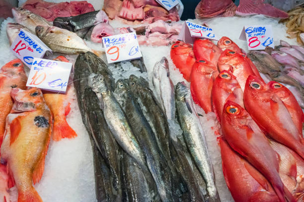 istock Red bream and other fish for sale 922273694