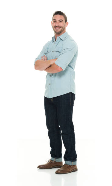 istock Handsome man in casual clothes with arms folded 922286498