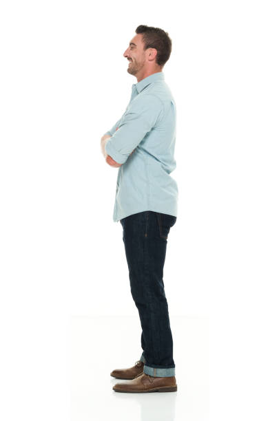 istock Handsome man in casual clothes with arms folded 922286510