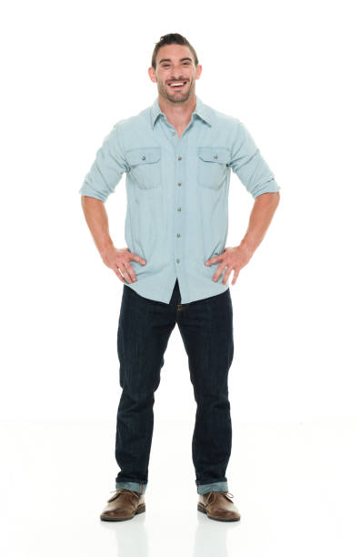 istock Handsome man in casual clothes with hands on hips 922286616