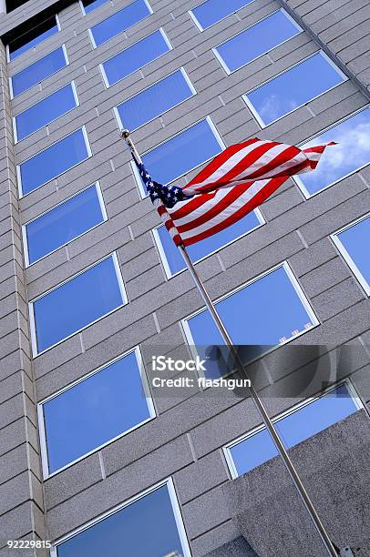 Bandeira Dos Estados Unidos Da América Mandar A Balançar Ao Vento - Fotografias de stock e mais imagens de 4 de Julho