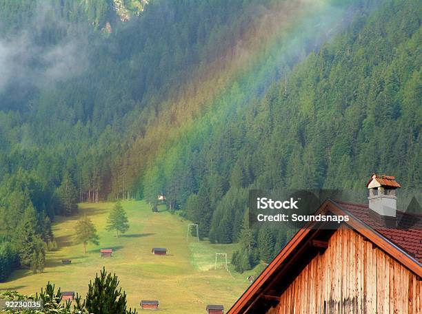 Arcoíris Nos Alpes - Fotografias de stock e mais imagens de Estado do Tirol - Estado do Tirol, Chalé, Cabana - Estrutura construída
