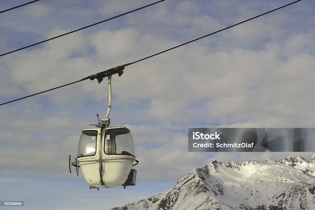 cable car in Альпы с горы и неба. - Стоковые фото Без людей роялти-фри