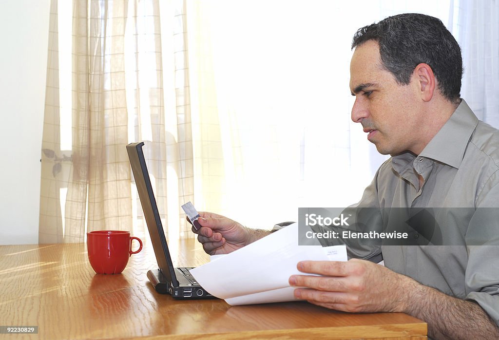 Homem com laptop - Foto de stock de Adulto royalty-free