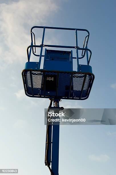 Grúa Móvil Foto de stock y más banco de imágenes de Azul - Azul, Cielo, Color - Tipo de imagen