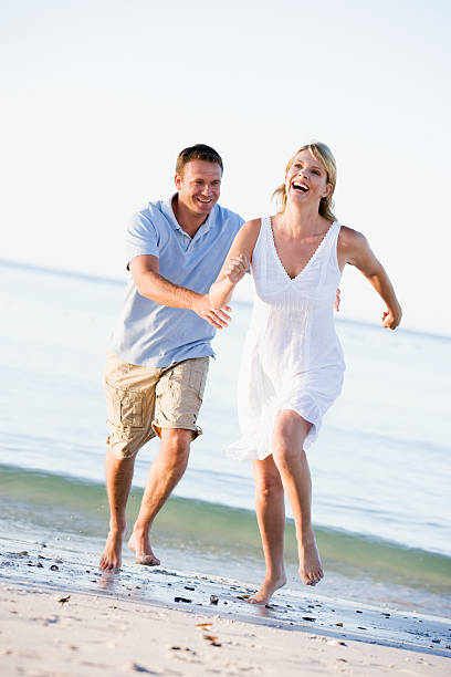 istock Couple at the beach running 92231025