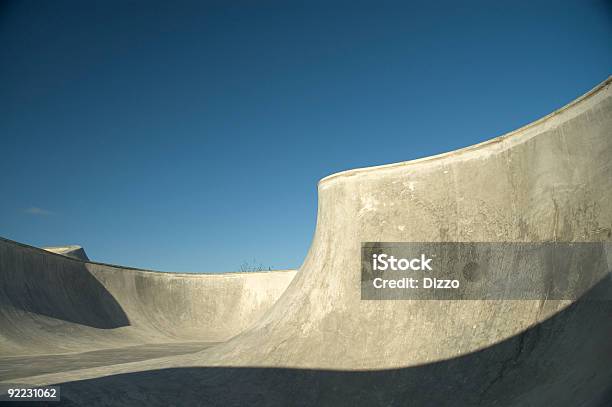 Foto de Bowl De Pistas e mais fotos de stock de Andar de Skate - Andar de Skate, Bowl - Parque de skate, Esportes Extremos