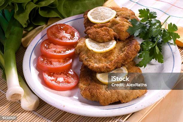 Wiener Schnitzel - Fotografie stock e altre immagini di Bianco - Bianco, Carne, Carne di vitello