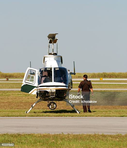 Helicóptero De La Policía Foto de stock y más banco de imágenes de Avión - Avión, Cuerpo de policía, Acercarse