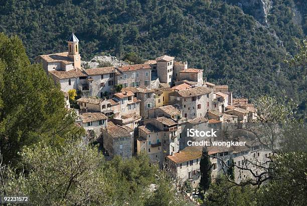 Mountain Village Foto de stock y más banco de imágenes de Aire libre - Aire libre, Aldea, Alpes Marítimos