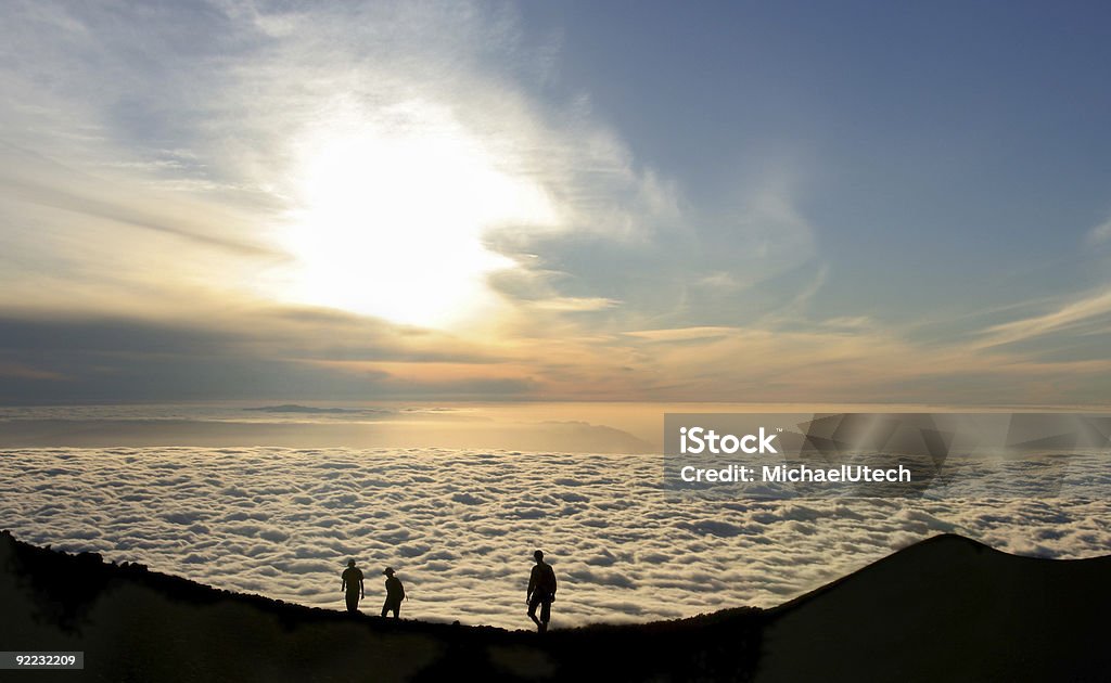 Personnes au-dessus des nuages - Photo de Alpinisme libre de droits