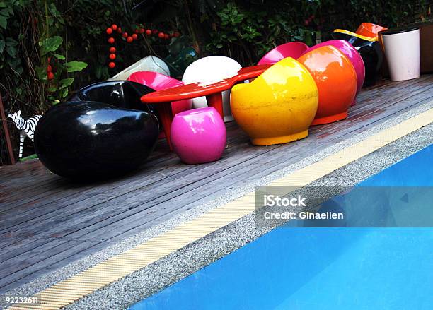 Funky Pool Möbel Stockfoto und mehr Bilder von Außenaufnahme von Gebäuden - Außenaufnahme von Gebäuden, Bunt - Farbton, Design