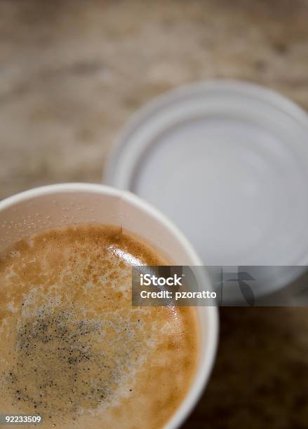 Il Caffè - Fotografie stock e altre immagini di Bicchiere di carta - Bicchiere di carta, Caffè - Bevanda, Caffè nero