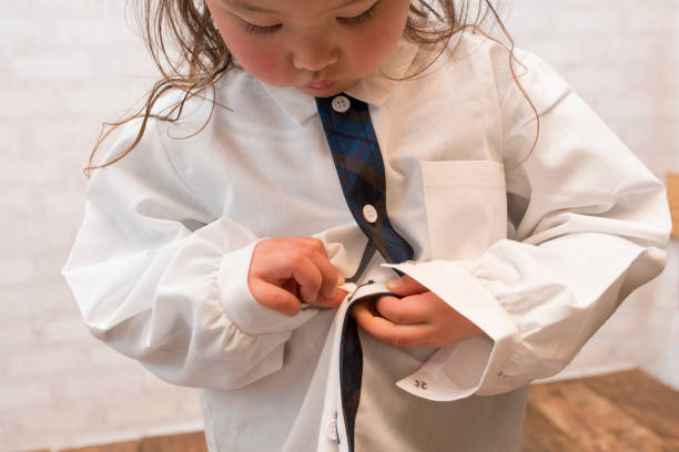 istock Little girl changing clothes 922335502