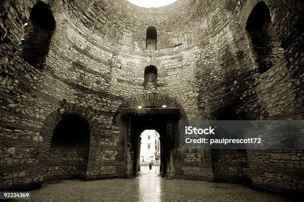 Prigione Sotterranea - Fotografie stock e altre immagini di Cerchio - Cerchio, Prigione sotterranea, Ambientazione interna