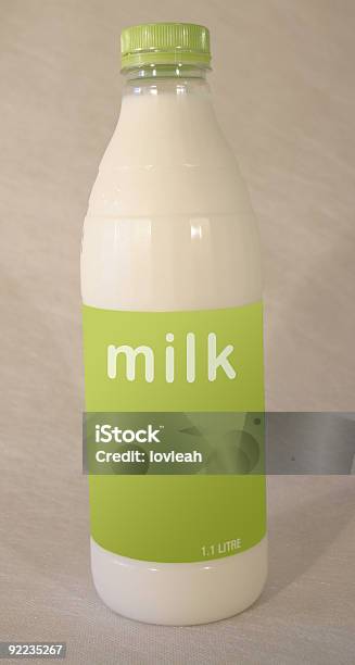Kunststoff Milchflasche Stockfoto und mehr Bilder von Behälter - Behälter, Deckel, Etikett