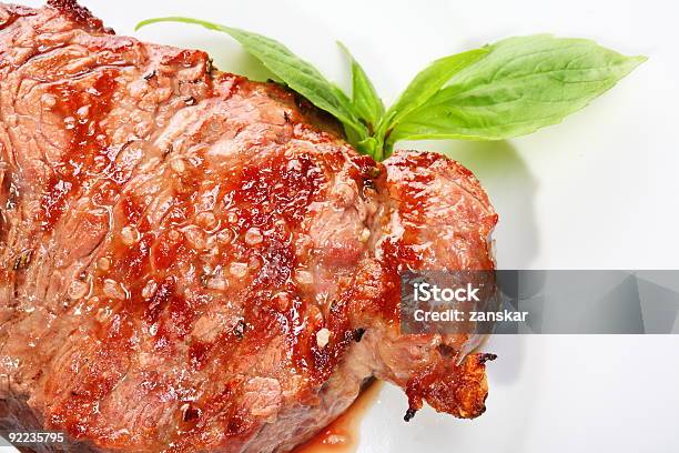 Photo libre de droit de Steak De Bœuf banque d'images et plus d'images libres de droit de Aliment - Aliment, Aliment préparé en filet, Aliment rôti