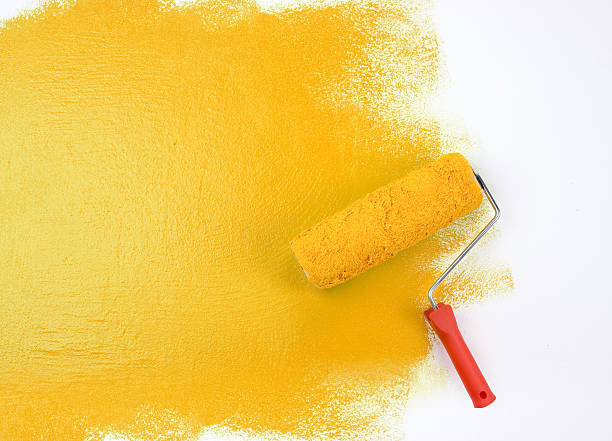 rullo di vernice gialla - wet paint foto e immagini stock