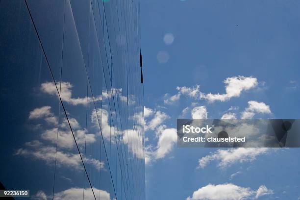 Reflejo Foto de stock y más banco de imágenes de Abstracto - Abstracto, Aire libre, Arquitectura