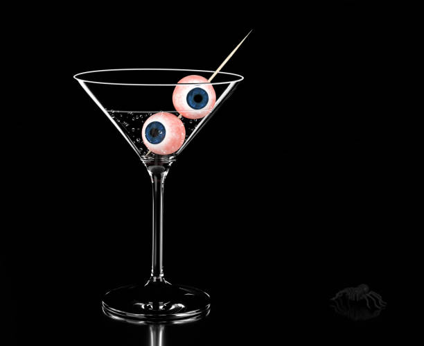 cocktail com olho. vidro com olho - eyeball human eye animal eye bizarre - fotografias e filmes do acervo