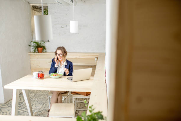 istock Woman having a business lunch 922368138