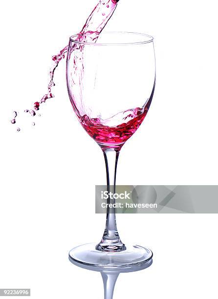 Verter Vino Foto de stock y más banco de imágenes de Bebida - Bebida, Bebida alcohólica, Blanco - Color
