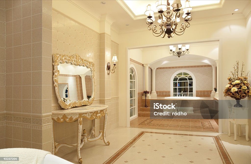 Salle de bains principale de luxe - Photo de Lavabo et évier libre de droits