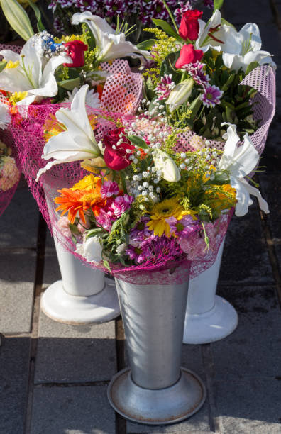 istock Amazing colorful Spring flowers in Vase 922372282
