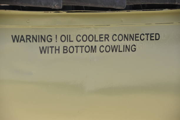 istock Oil maintenance sign on airplane 922375850