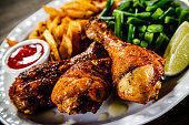roast-chicken-drumsticks-mit-gebackenen-kartoffeln.jpg?b=1&s=170x170&k=20&c=eu7ZFO7r5gWmS6U4Dlwfgla8Pfwn5Yd_s4nnkl3_2sc=