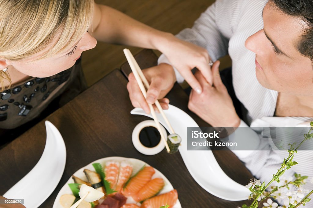 Casal comer Sushi - Royalty-free Sushi Foto de stock