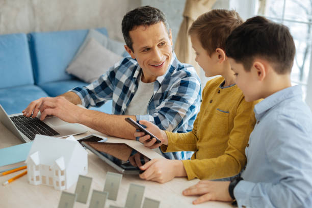 istock Cheerful kids asking questions about fathers devices 922383928