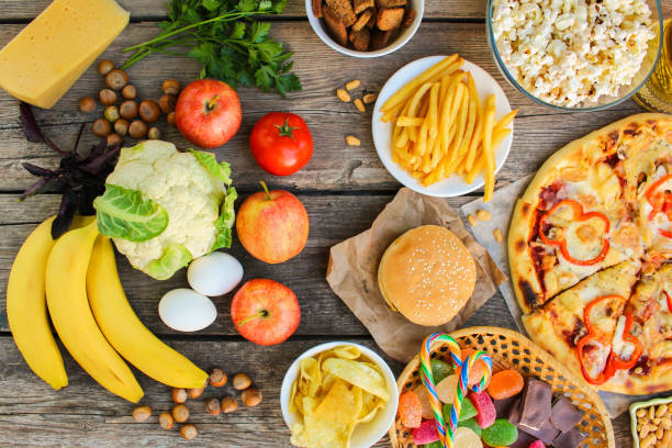 fastfood and healthy food on old wooden background. concept choosing correct nutrition or of junk eating. top view. - weight apple loss weightloss imagens e fotografias de stock