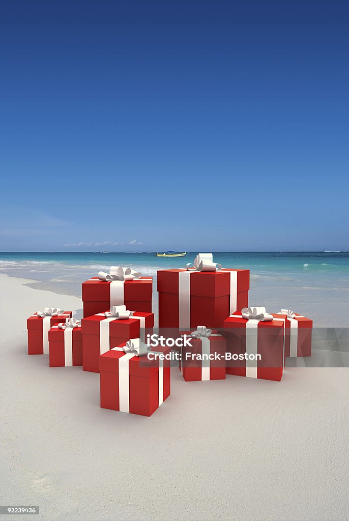 Presentes vermelhos sobre uma Praia - Royalty-free Areia Foto de stock