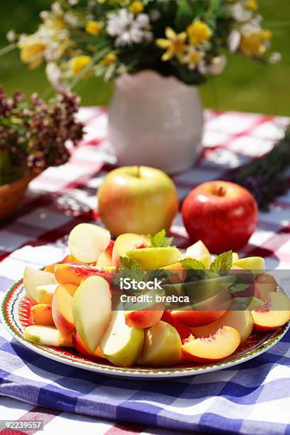 Verano De Refrigerios Foto de stock y más banco de imágenes de Aire libre - Aire libre, Alimento, Asistencia sanitaria y medicina