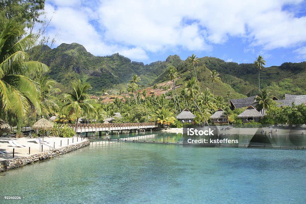 Waterfront bungalowy na Południowym Pacyfiku-Moorea, Polinezja Francuska - Zbiór zdjęć royalty-free (Chmura)