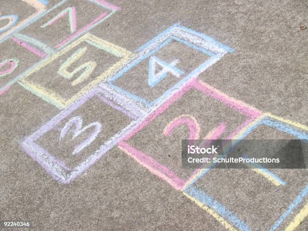 Himmelundhöllespiel An Bord Stockfoto und mehr Bilder von Himmel-und-Hölle-Spiel - Himmel-und-Hölle-Spiel, Malkreide-Zeichnung, Kreide