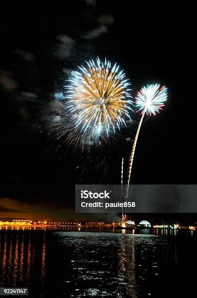 Fuegos Artificiales Foto de stock y más banco de imágenes de Bahía de San Diego - Bahía de San Diego, Color - Tipo de imagen, Fotografía - Imágenes