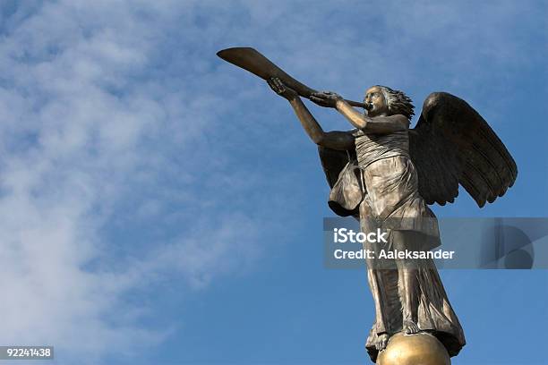 Trombettiere - Fotografie stock e altre immagini di Angelo - Angelo, Tromba, Architettura