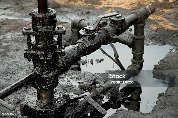 Chiazza Di Petrolio - Fotografie stock e altre immagini di Ambiente - Ambiente, Chiazza di petrolio, Colore nero