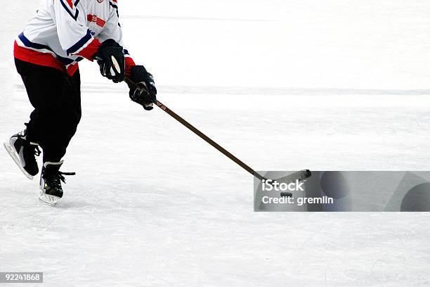 Photo libre de droit de Ice Hocker Joueur banque d'images et plus d'images libres de droit de Hockey - Hockey, Essayer de marquer, Palet de hockey