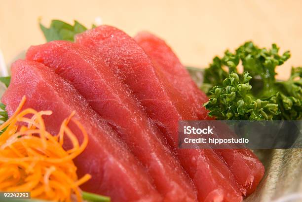 Toro Sashimi Saque En Una Bandeja Foto de stock y más banco de imágenes de Alimento - Alimento, Atún - Pescado, Color - Tipo de imagen