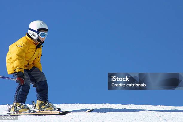 Photo libre de droit de Petit Garçon Ski banque d'images et plus d'images libres de droit de Apprentissage - Apprentissage, Paire de skis, Tignes