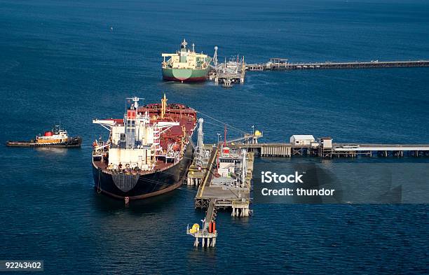 Tankowce Do Przewozu Ropy Naftowej - zdjęcia stockowe i więcej obrazów Port - Port, Port handlowy, Zbiornikowiec