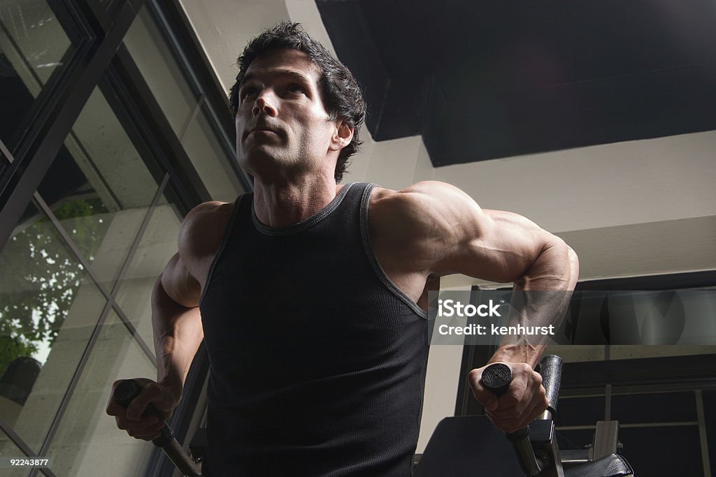 Homem exercitar com braço músculos 4 - Foto de stock de Academia de ginástica royalty-free