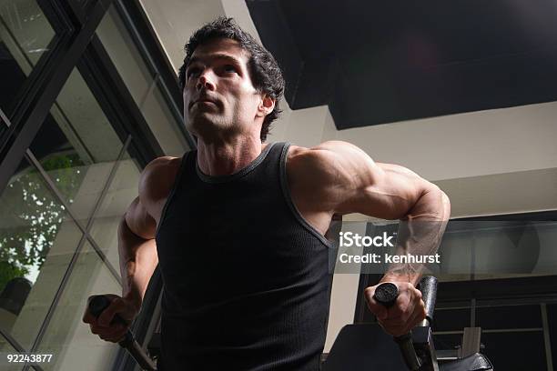 Foto de Homem Exercitar Com Braço Músculos 4 e mais fotos de stock de Academia de ginástica - Academia de ginástica, Adulto, Andar