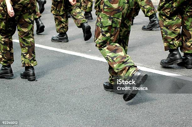 Soldados A Marchar - Fotografias de stock e mais imagens de Conceito - Conceito, Conflito, Exército