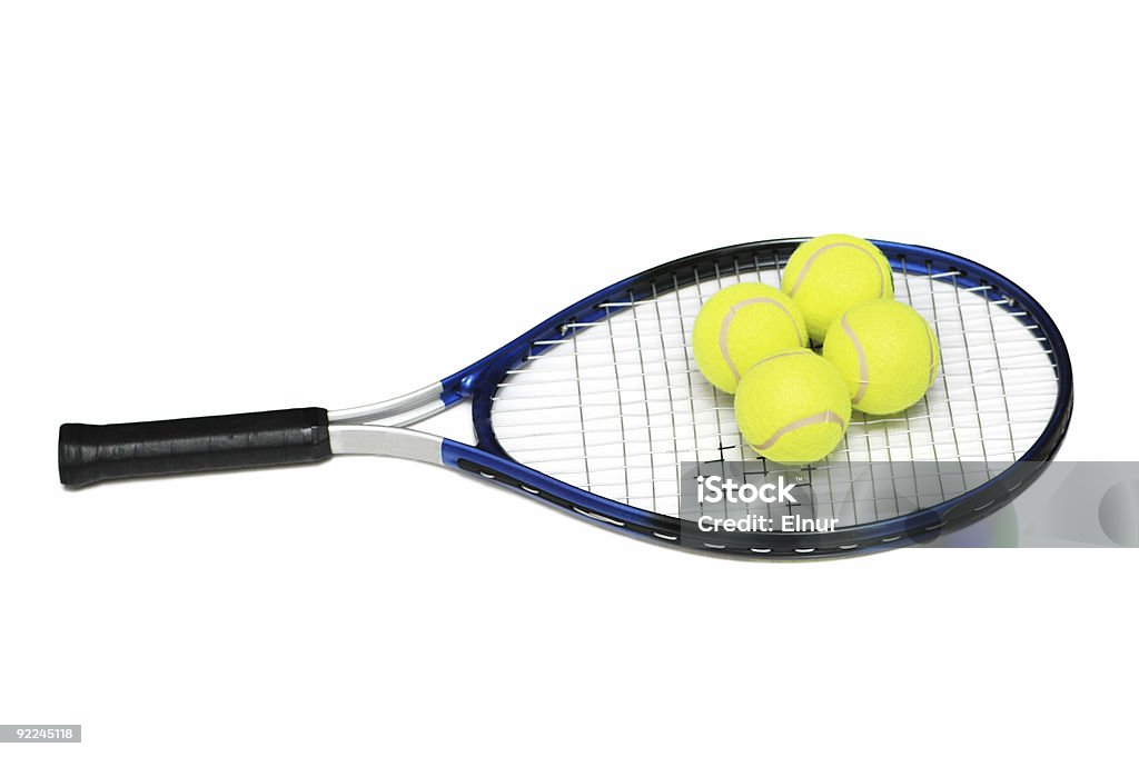 Quatre raquettes de Tennis et balles isolés sur blanc - Photo de Activité de loisirs libre de droits