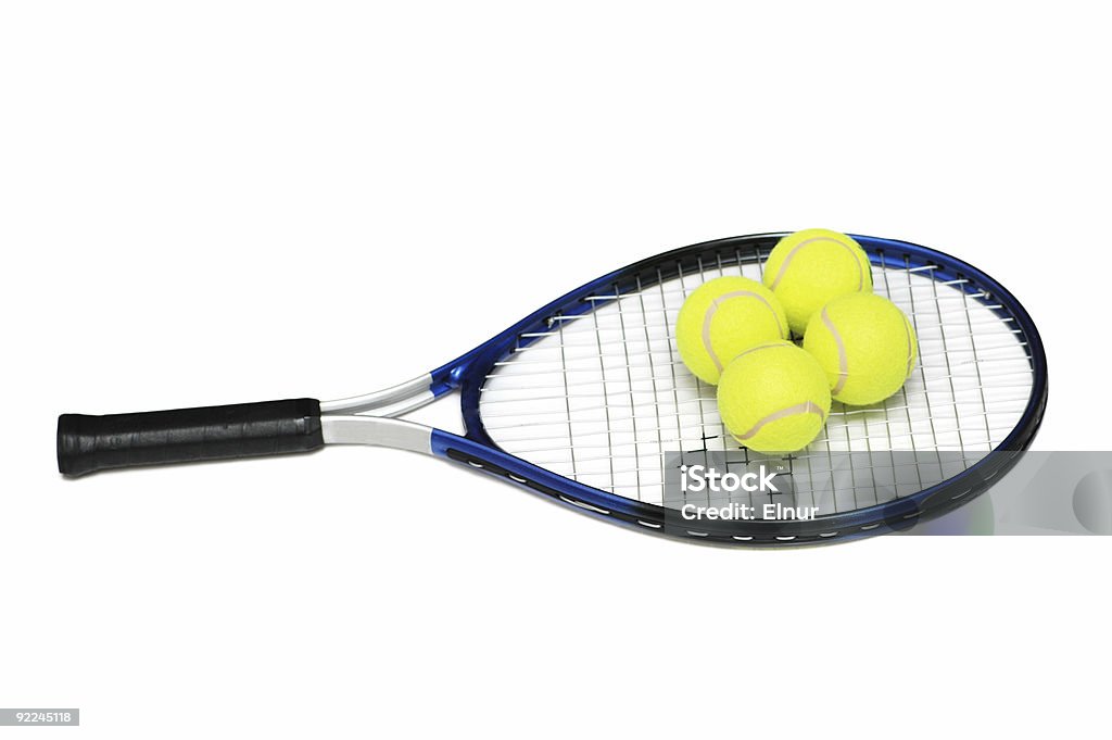 Quattro palline e racchette da Tennis isolato su bianco - Foto stock royalty-free di Attività ricreativa